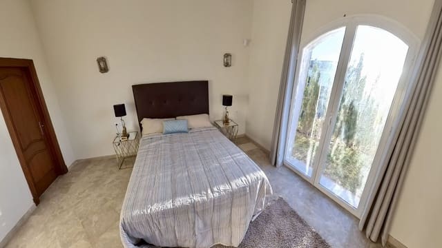 4 quarto Moradia em Banda para venda em Sierra Blanca, Marbella com piscina garagem - 1 600 000 € (Ref: 9605003)