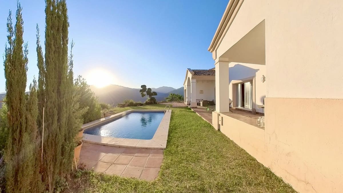 4 quarto Moradia em Banda para venda em Golden Mile com piscina garagem - 1 600 000 € (Ref: 9605003)