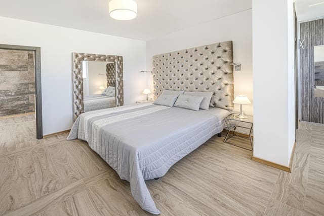 2 soveværelse Penthouse til salg i Estepona med garage - € 1.550.000 (Ref: 9605009)