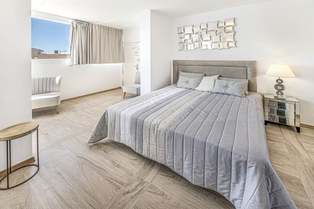 2 soveværelse Penthouse til salg i Estepona med garage - € 1.550.000 (Ref: 9605009)