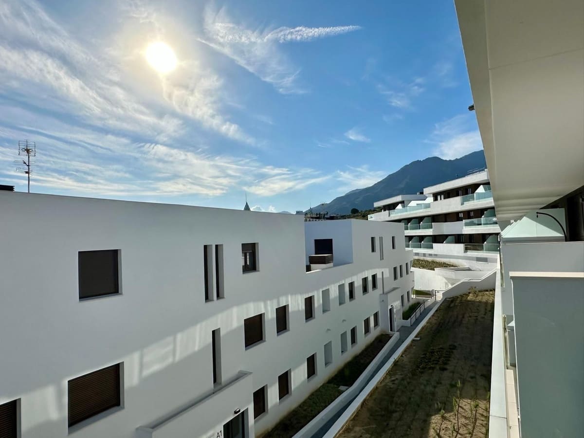 2 makuuhuone Huoneisto myytävänä paikassa Estepona mukana uima-altaan 
autotalli - 359 000 € (Ref: 9605083)