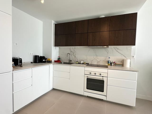 2 makuuhuone Huoneisto myytävänä paikassa Estepona mukana uima-altaan 
autotalli - 359 000 € (Ref: 9605083)