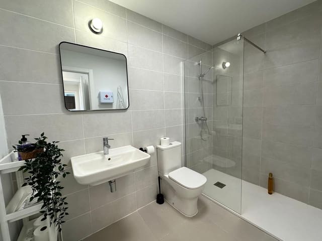 2 makuuhuone Huoneisto myytävänä paikassa Estepona mukana uima-altaan 
autotalli - 359 000 € (Ref: 9605083)