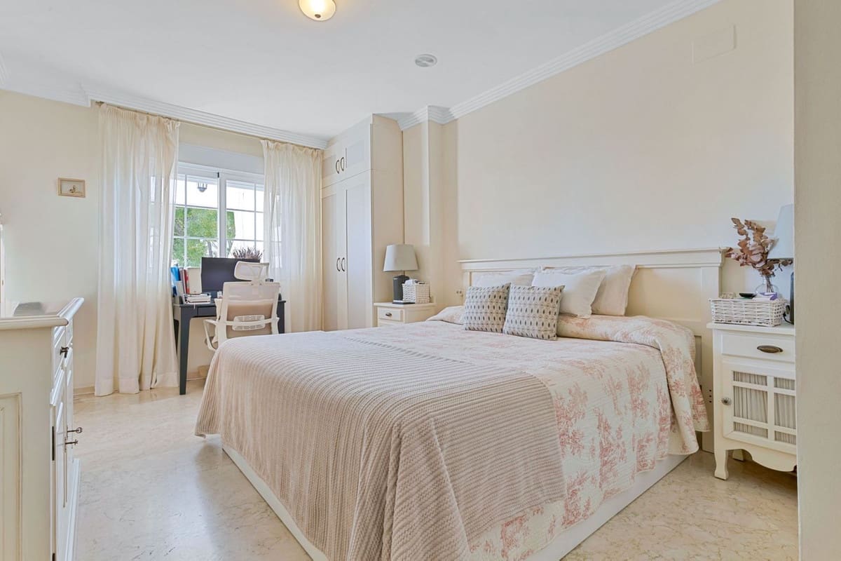 Apartamento de 2 habitaciones en Río Real en venta con piscina garaje - 395.000 € (Ref: 9605087)