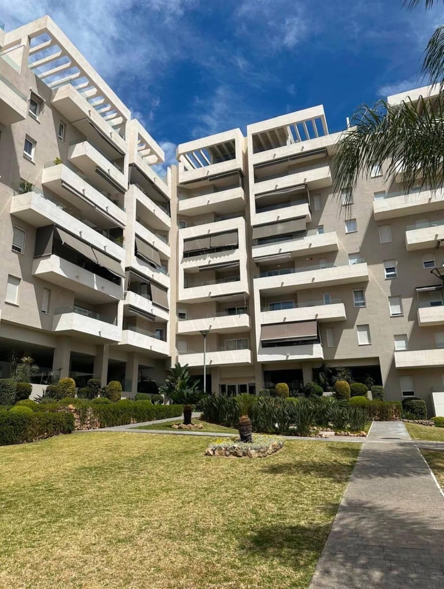 3 soveværelse Lejlighed til salg i Nueva Andalucia med swimmingpool garage - € 500.000 (Ref: 9605197)