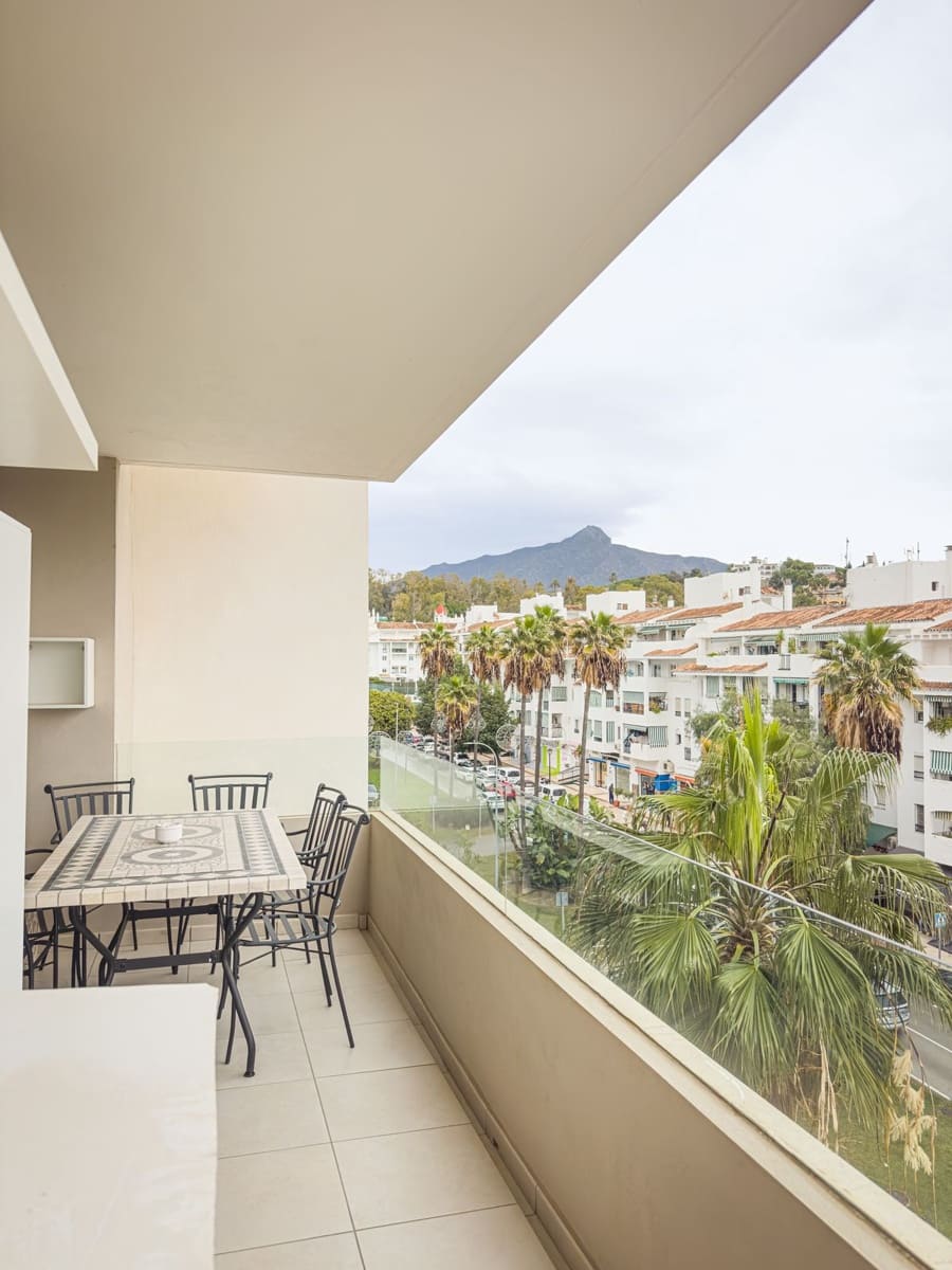 3 soveværelse Lejlighed til salg i Nueva Andalucia med swimmingpool garage - € 500.000 (Ref: 9605197)