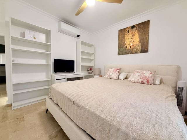 2 bedroom Apartment for sale in Golden Mile, Marbella with pool garage - € 569,000 (Ref: 9608228)