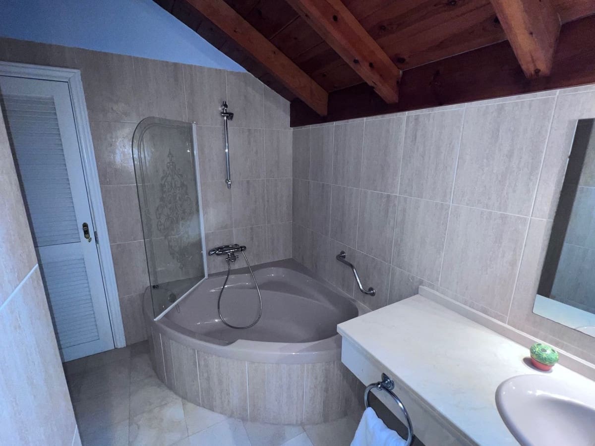 3 sypialnia Penthouse na sprzedaż w Carib Playa z basenem garażem - 649 000 € (Ref: 9608230)