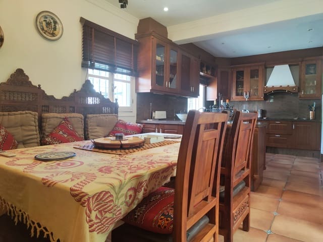 5 Zimmer Villa zu verkaufen in Alhaurín de la Torre mit Pool Garage - 1.390.000 € (Ref: 9609470)