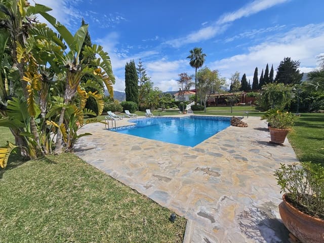 5 Zimmer Villa zu verkaufen in Alhaurín de la Torre mit Pool Garage - 1.390.000 € (Ref: 9609470)