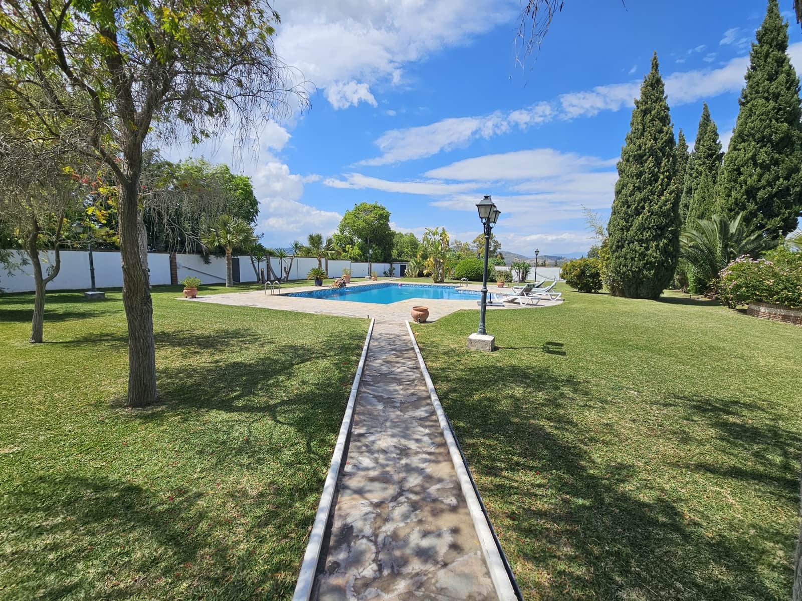 Chalet de 5 habitaciones en Alhaurín de la Torre en venta con piscina garaje - 1.390.000 € (Ref: 9609470)