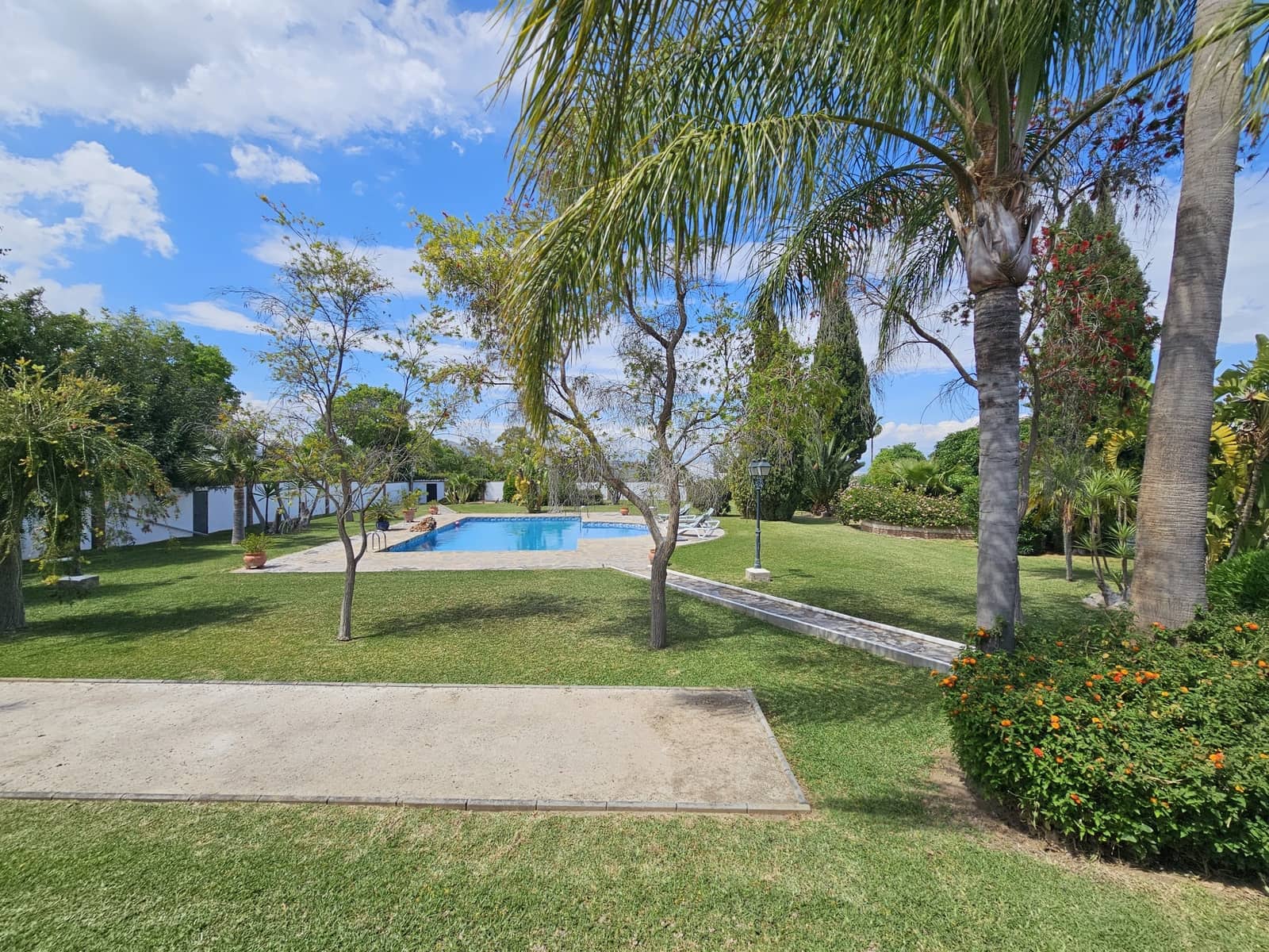 Chalet de 5 habitaciones en Alhaurín de la Torre en venta con piscina garaje - 1.390.000 € (Ref: 9609470)