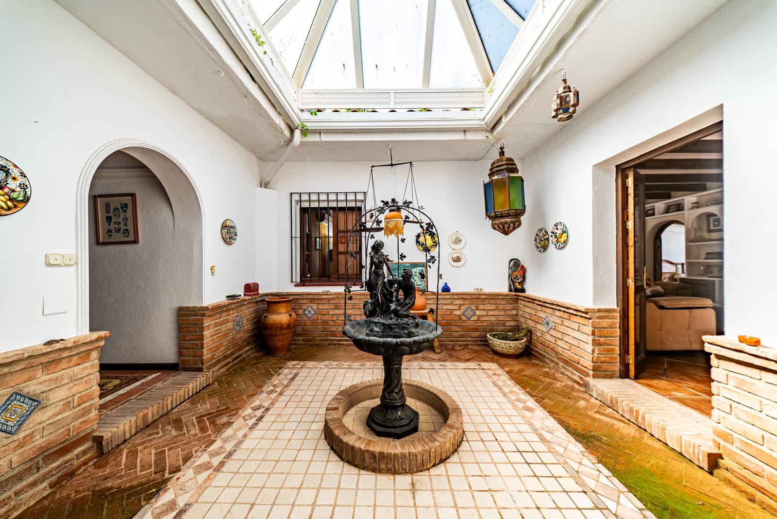 5 bedroom Villa for sale in Alhaurin de la Torre with pool garage - € 1,390,000 (Ref: 9609470)