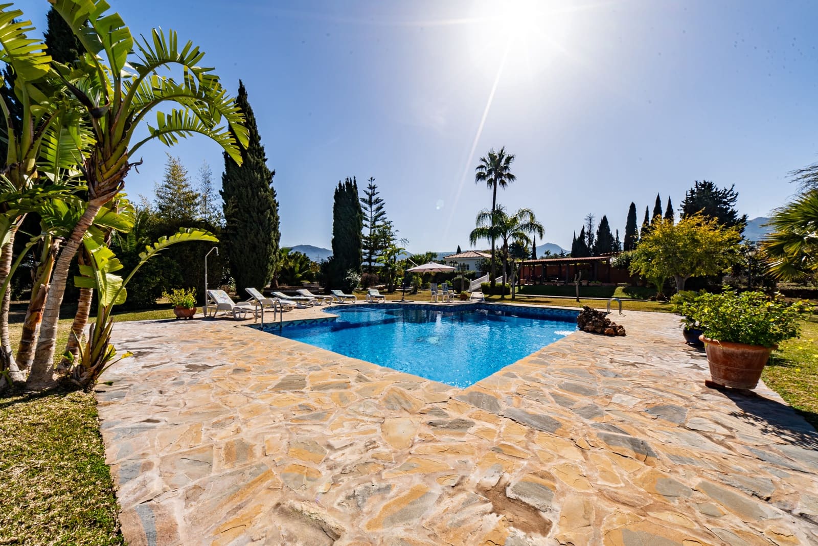 5 bedroom Villa for sale in Alhaurin de la Torre with pool garage - € 1,390,000 (Ref: 9609470)