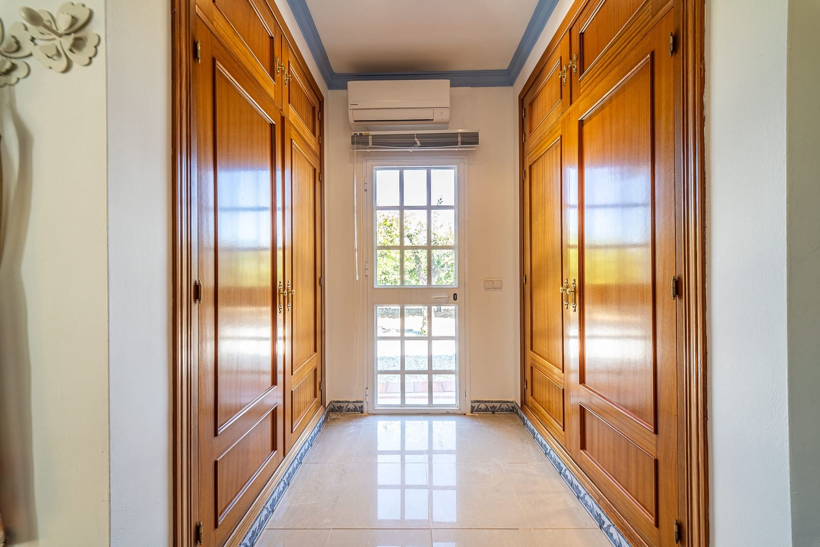 5 bedroom Villa for sale in Alhaurin de la Torre with pool garage - € 1,390,000 (Ref: 9609470)