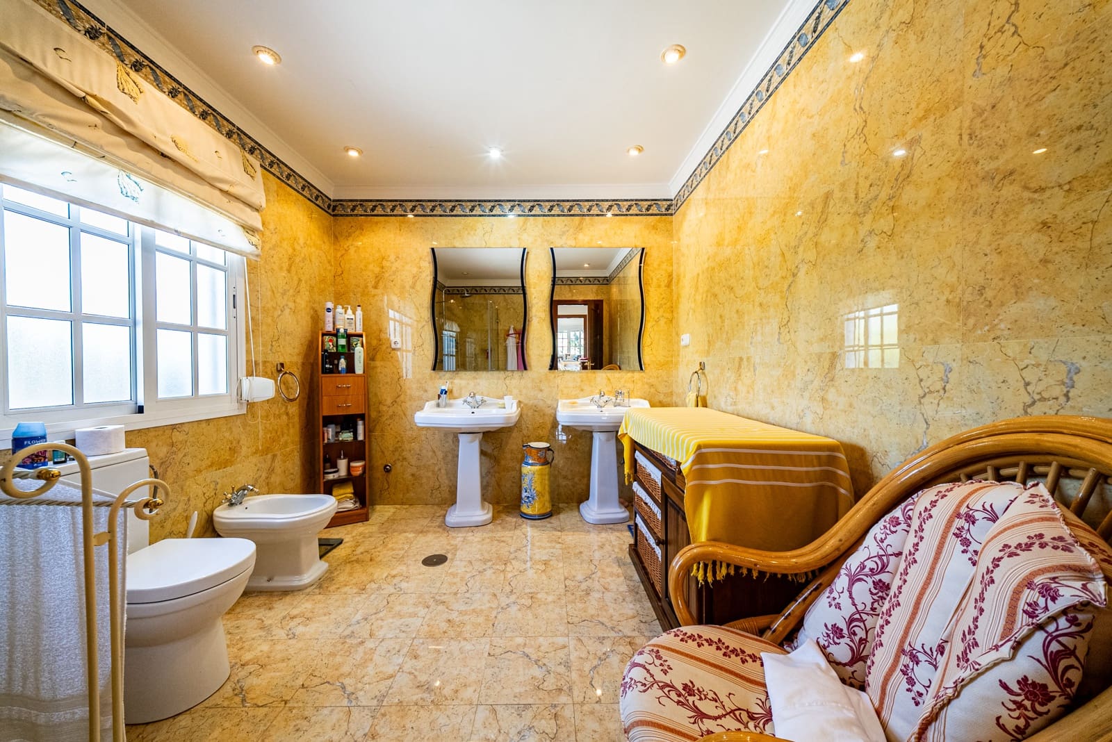 5 bedroom Villa for sale in Alhaurin de la Torre with pool garage - € 1,390,000 (Ref: 9609470)