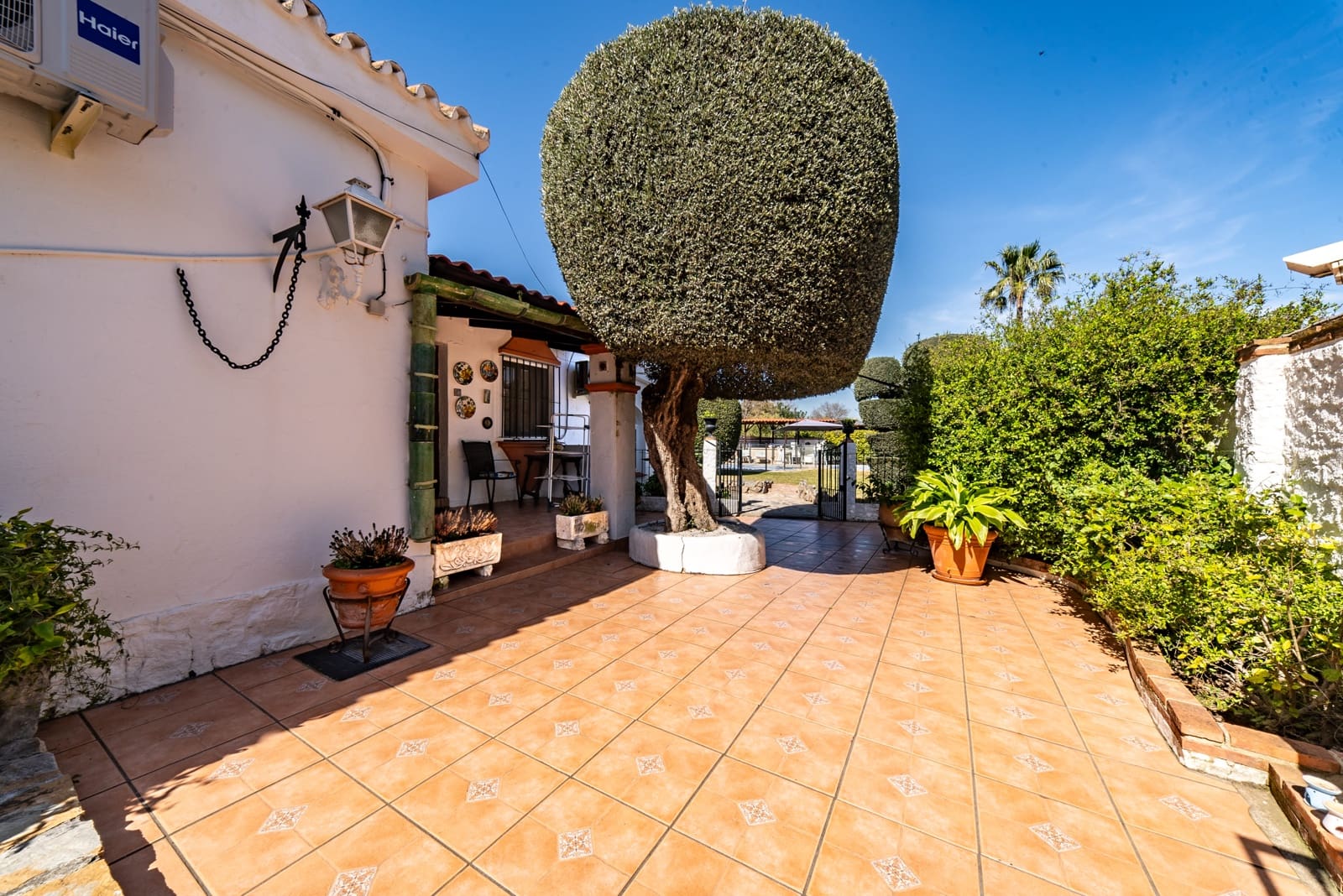 5 bedroom Villa for sale in Alhaurin de la Torre with pool garage - € 1,390,000 (Ref: 9609470)