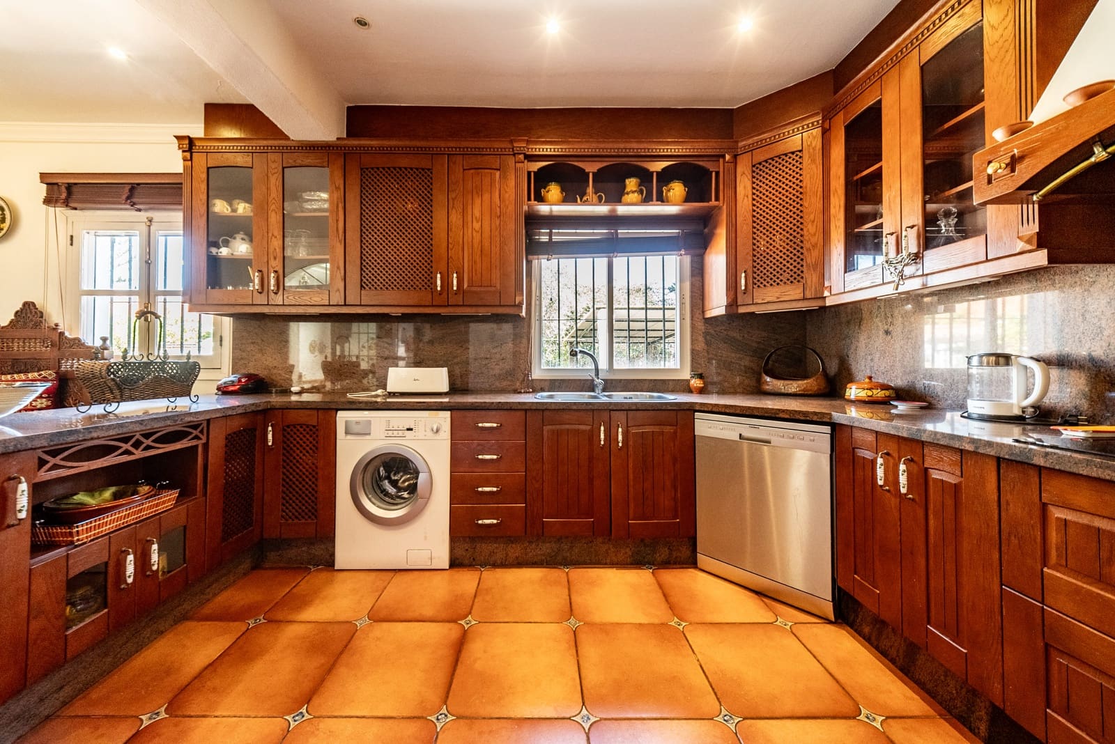 5 bedroom Villa for sale in Alhaurin de la Torre with pool garage - € 1,390,000 (Ref: 9609470)