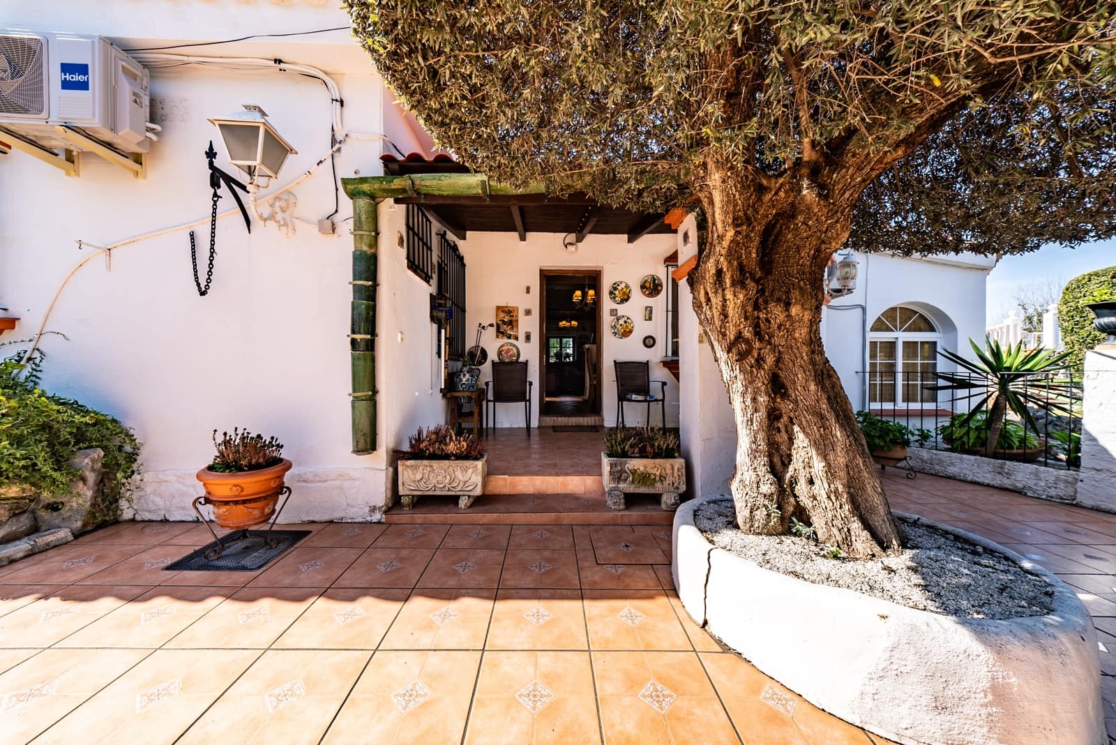 5 bedroom Villa for sale in Alhaurin de la Torre with pool garage - € 1,390,000 (Ref: 9609470)