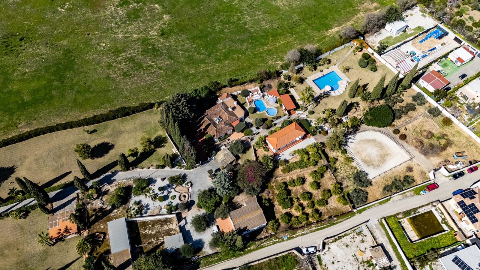 5 bedroom Villa for sale in Alhaurin de la Torre with pool garage - € 1,390,000 (Ref: 9609470)