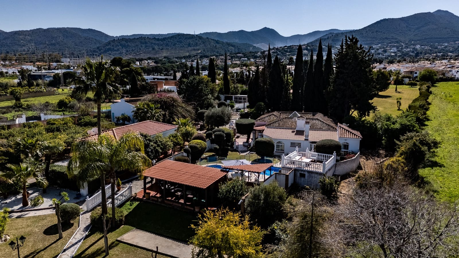 5 bedroom Villa for sale in Alhaurin de la Torre with pool garage - € 1,390,000 (Ref: 9609470)