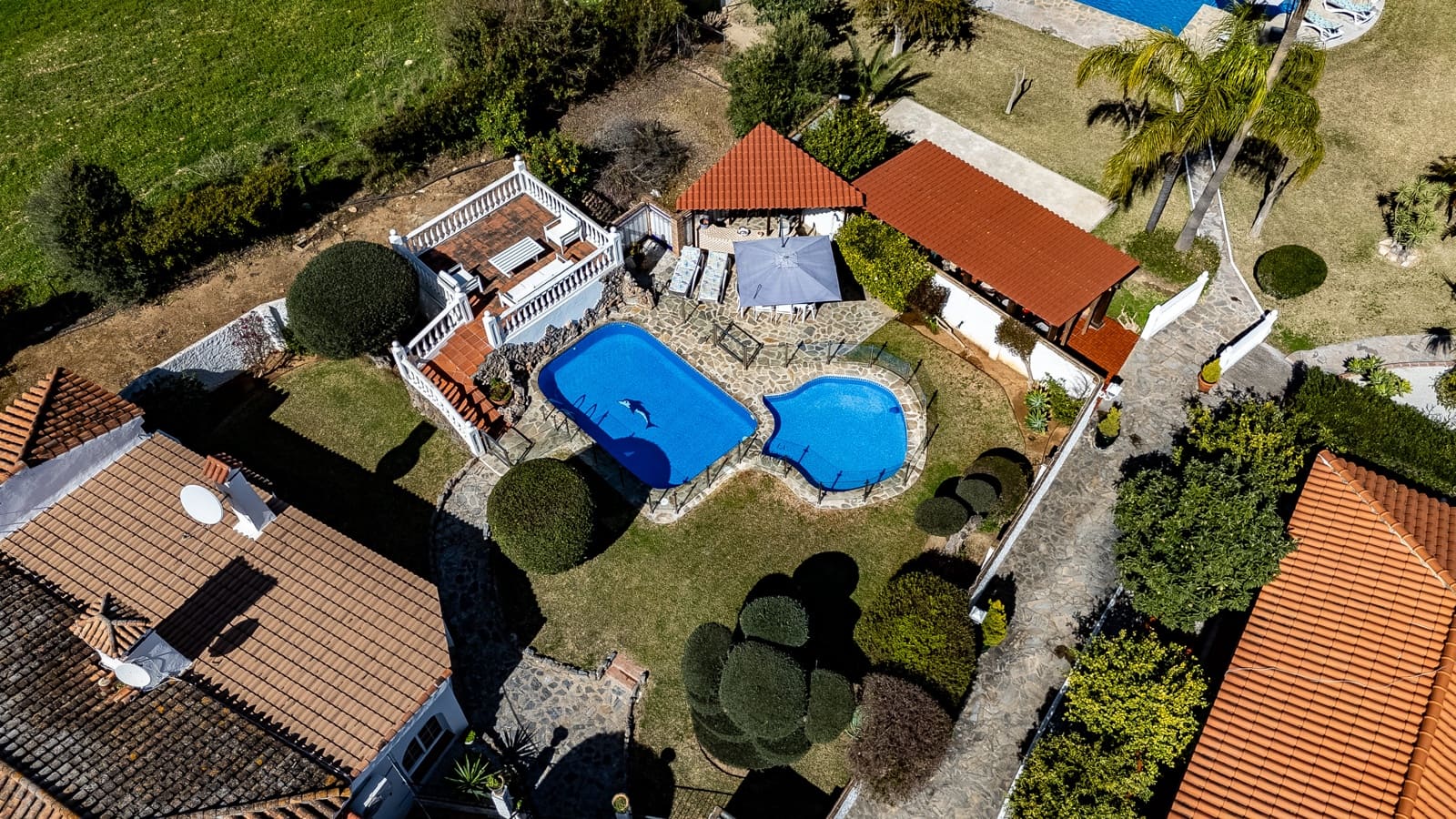 5 bedroom Villa for sale in Alhaurin de la Torre with pool garage - € 1,390,000 (Ref: 9609470)