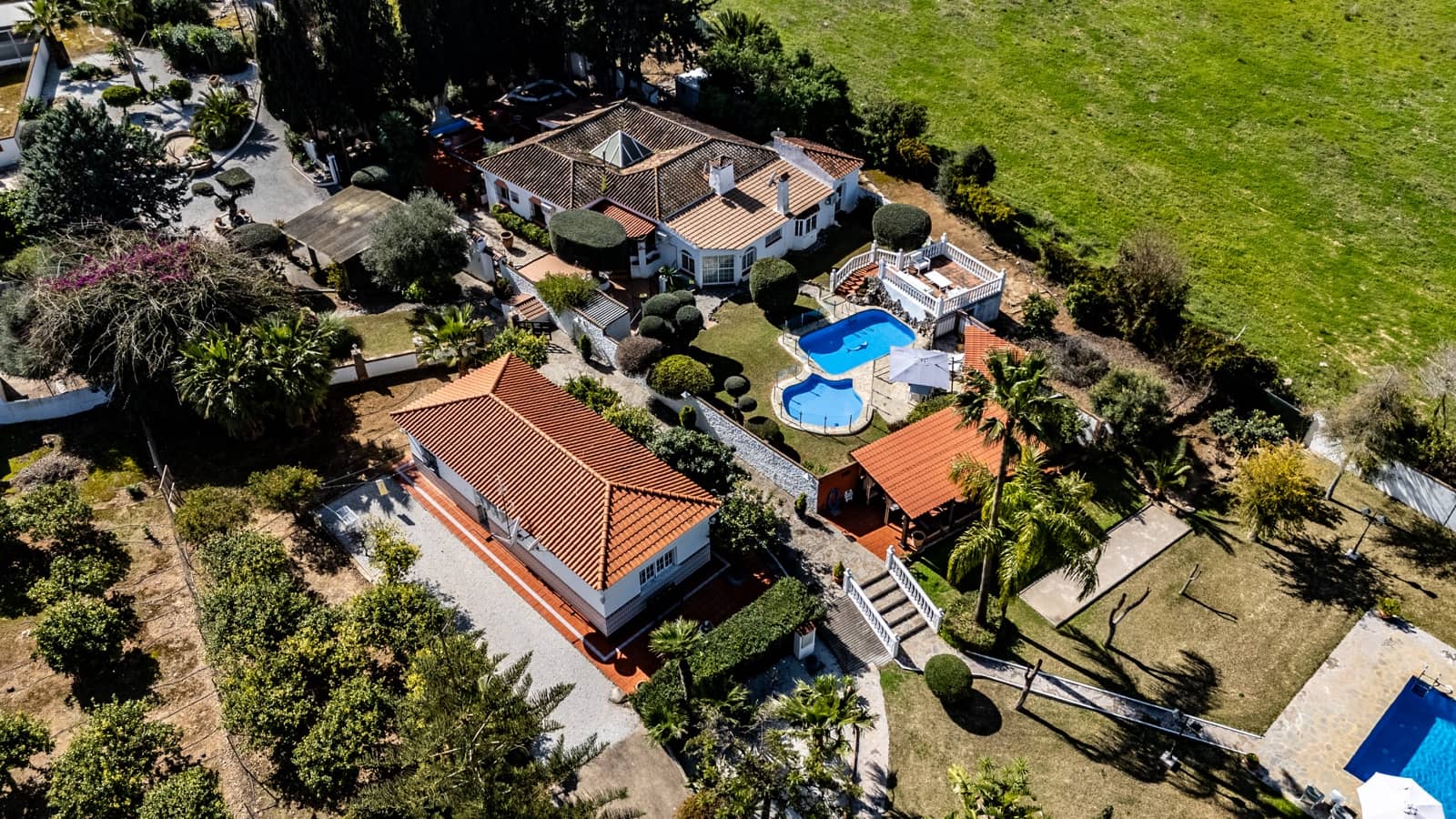 5 bedroom Villa for sale in Alhaurin de la Torre with pool garage - € 1,390,000 (Ref: 9609470)