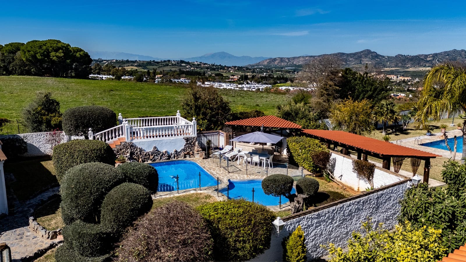 5 bedroom Villa for sale in Alhaurin de la Torre with pool garage - € 1,390,000 (Ref: 9609470)