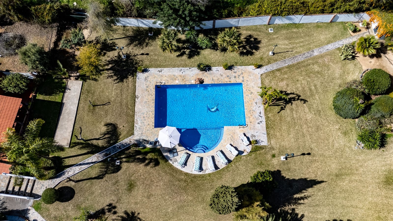 5 bedroom Villa for sale in Alhaurin de la Torre with pool garage - € 1,390,000 (Ref: 9609470)