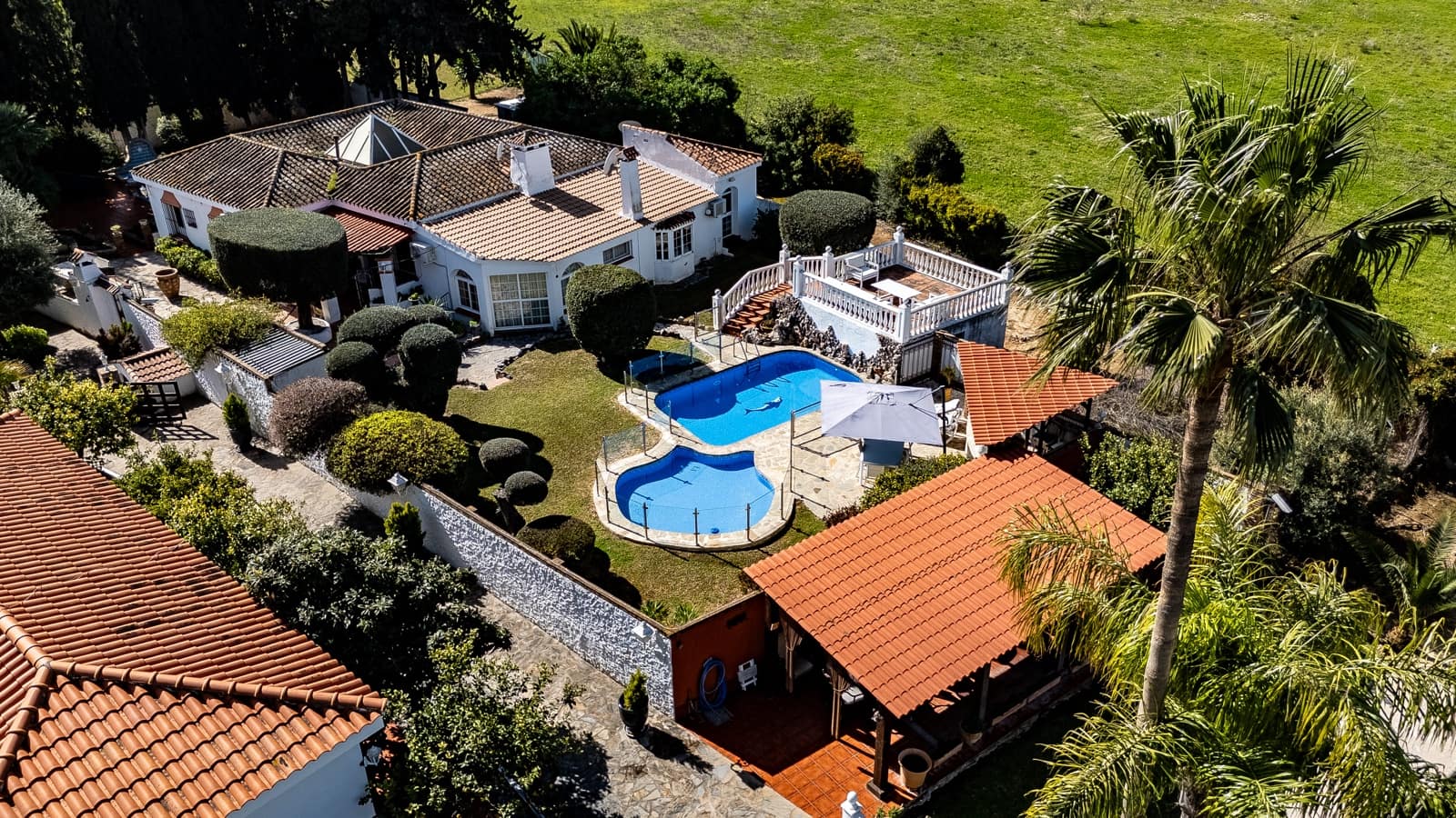 5 bedroom Villa for sale in Alhaurin de la Torre with pool garage - € 1,390,000 (Ref: 9609470)
