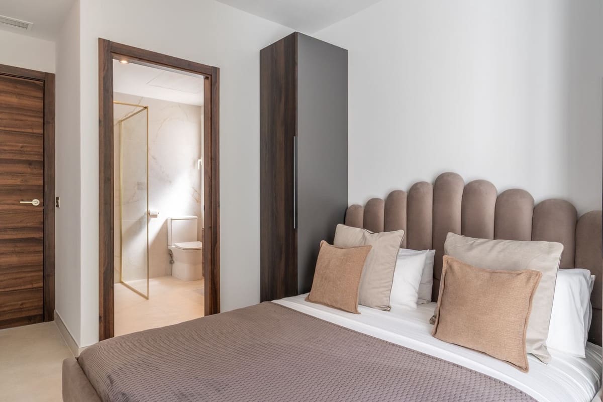 3 sypialnia Penthouse na sprzedaż w La Quinta z basenem garażem - 899 000 € (Ref: 9610020)