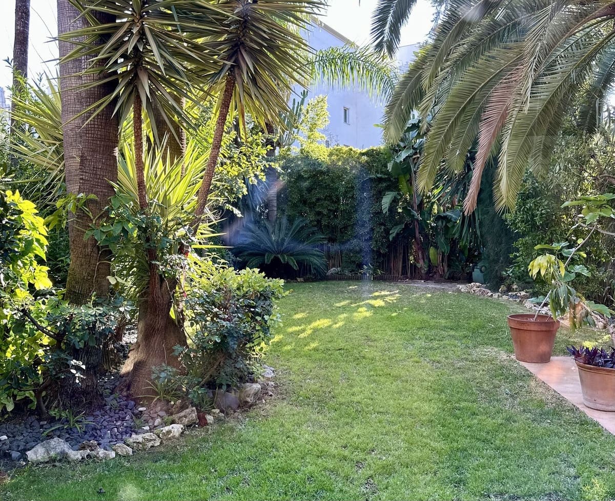 4 sovrum Semi-fristående Villa till salu i Estepona med pool garage - 699 000 € (Ref: 9610684)