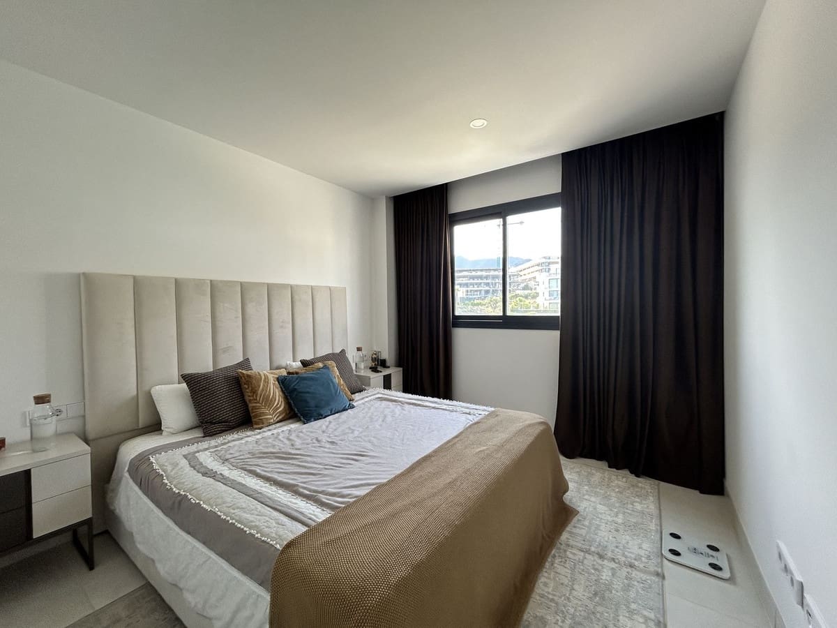 2 Zimmer Apartment zu verkaufen in Fuengirola mit Pool Garage - 826.000 € (Ref: 9610685)