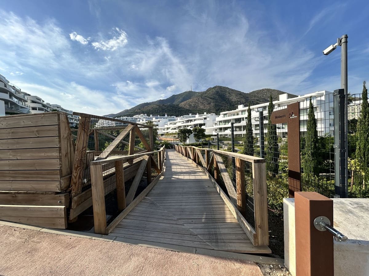 2 Zimmer Apartment zu verkaufen in Fuengirola mit Pool Garage - 826.000 € (Ref: 9610685)