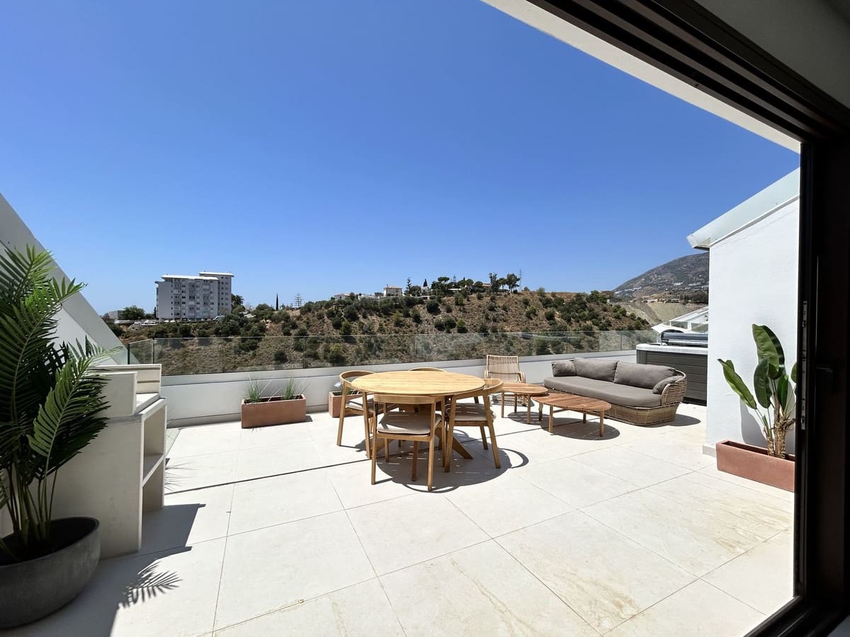 2 Zimmer Penthouse zu verkaufen in Fuengirola mit Pool Garage - 890.000 € (Ref: 9610687)