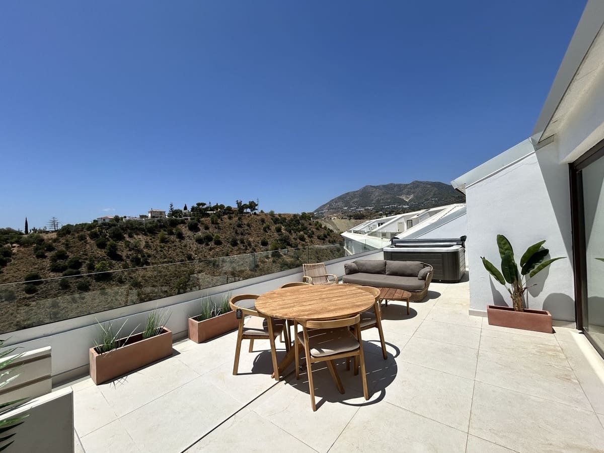 2 Zimmer Penthouse zu verkaufen in Fuengirola mit Pool Garage - 890.000 € (Ref: 9610687)