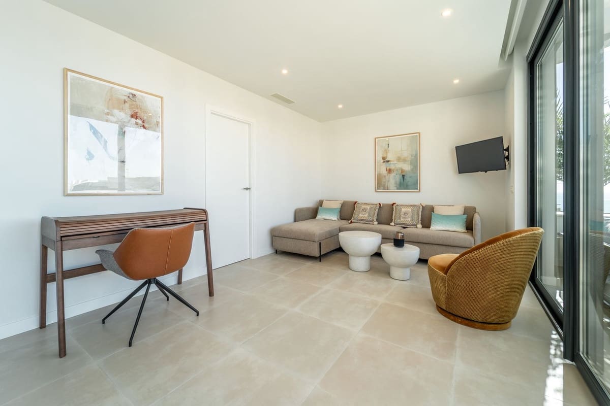 4 Zimmer Apartment zu verkaufen in Fuengirola mit Pool Garage - 945.000 € (Ref: 9610688)