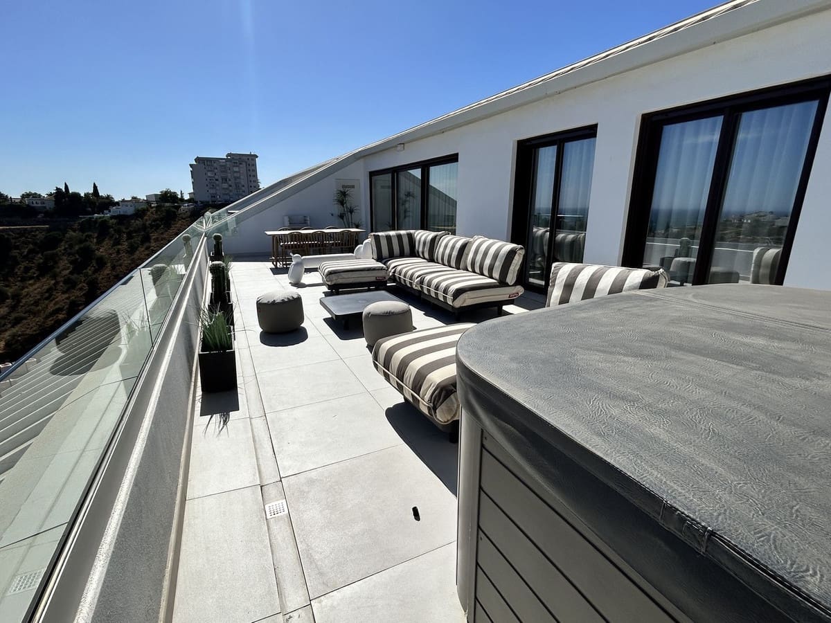 3 soveværelse Penthouse til salg i Fuengirola med swimmingpool garage - € 1.095.000 (Ref: 9610689)