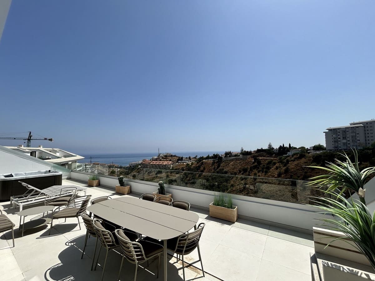 3 bedroom Penthouse for sale in Fuengirola with pool garage - € 1,190,000 (Ref: 9613970)