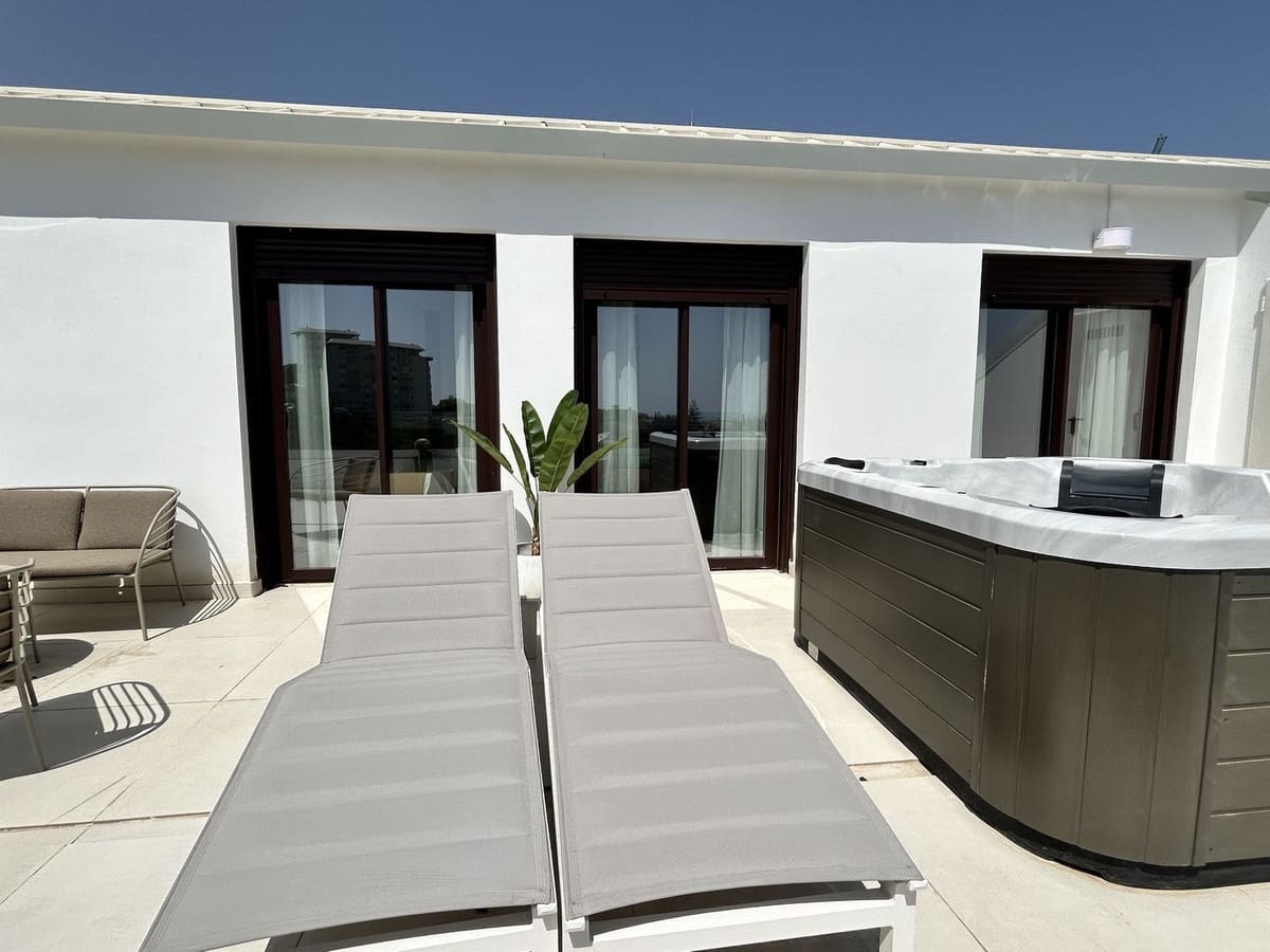 3 bedroom Penthouse for sale in Fuengirola with pool garage - € 1,190,000 (Ref: 9613970)