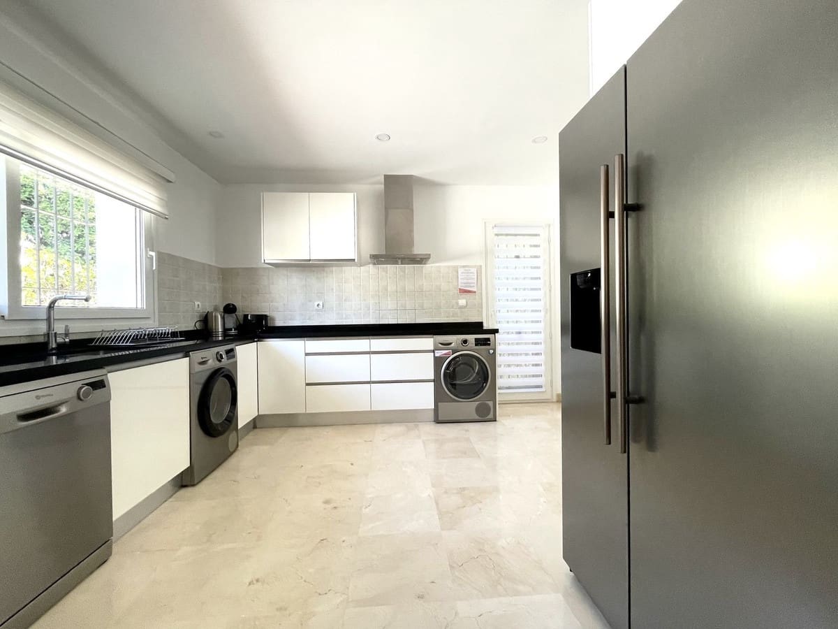 4 bedroom Villa for sale in Mijas Golf with pool garage - € 999,999 (Ref: 9613975)