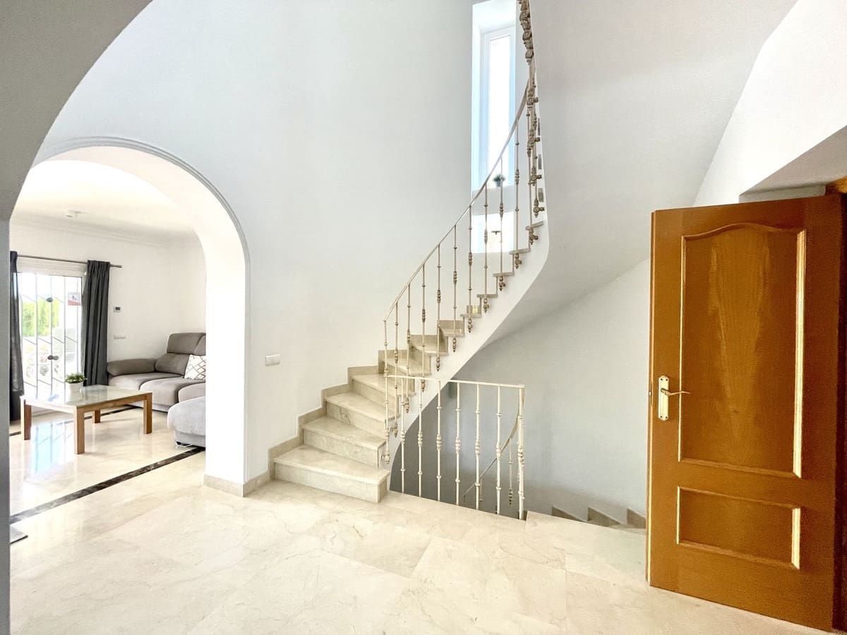 4 bedroom Villa for sale in Mijas Golf with pool garage - € 999,999 (Ref: 9613975)