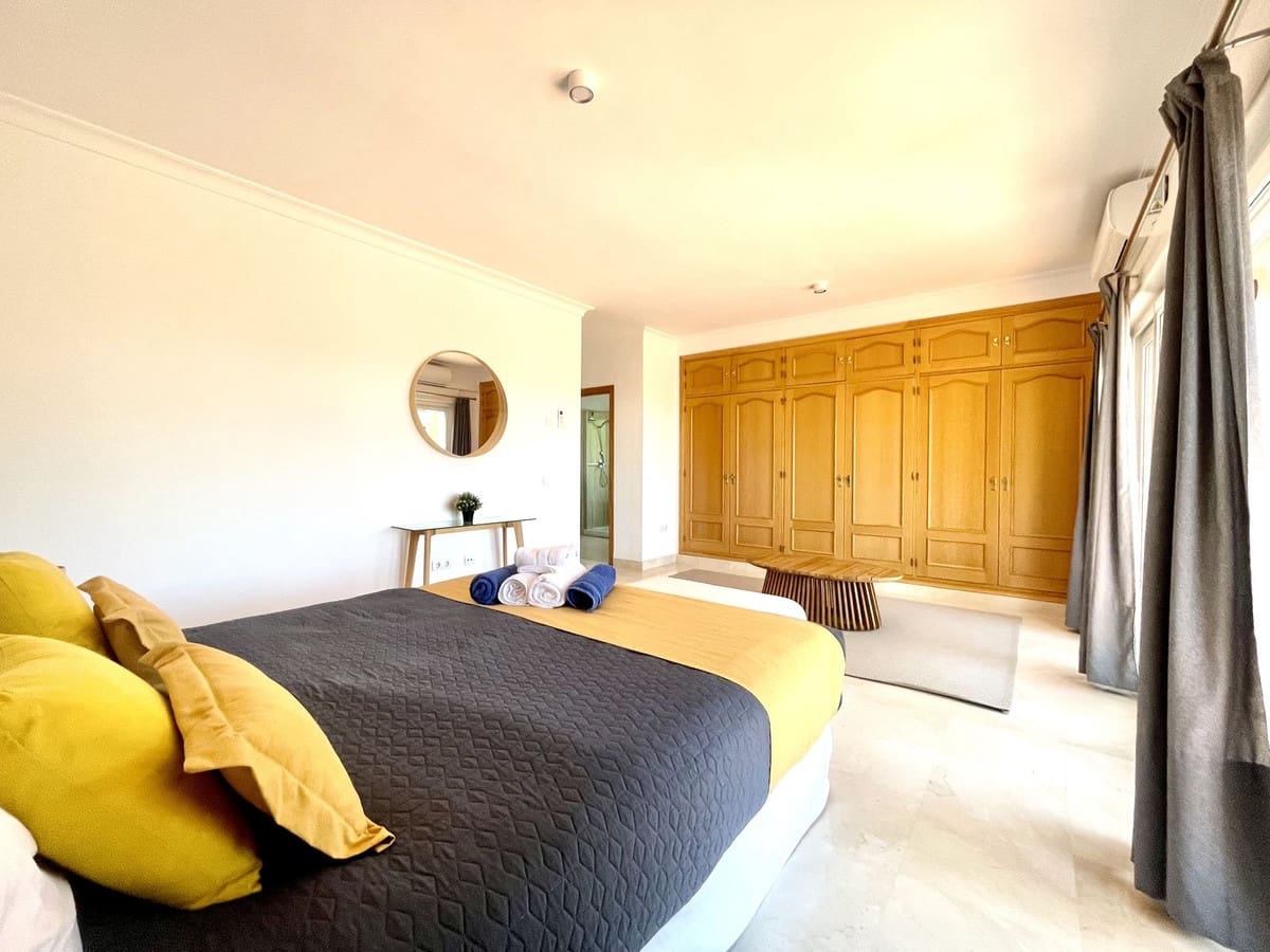 4 bedroom Villa for sale in Mijas Golf with pool garage - € 999,999 (Ref: 9613975)