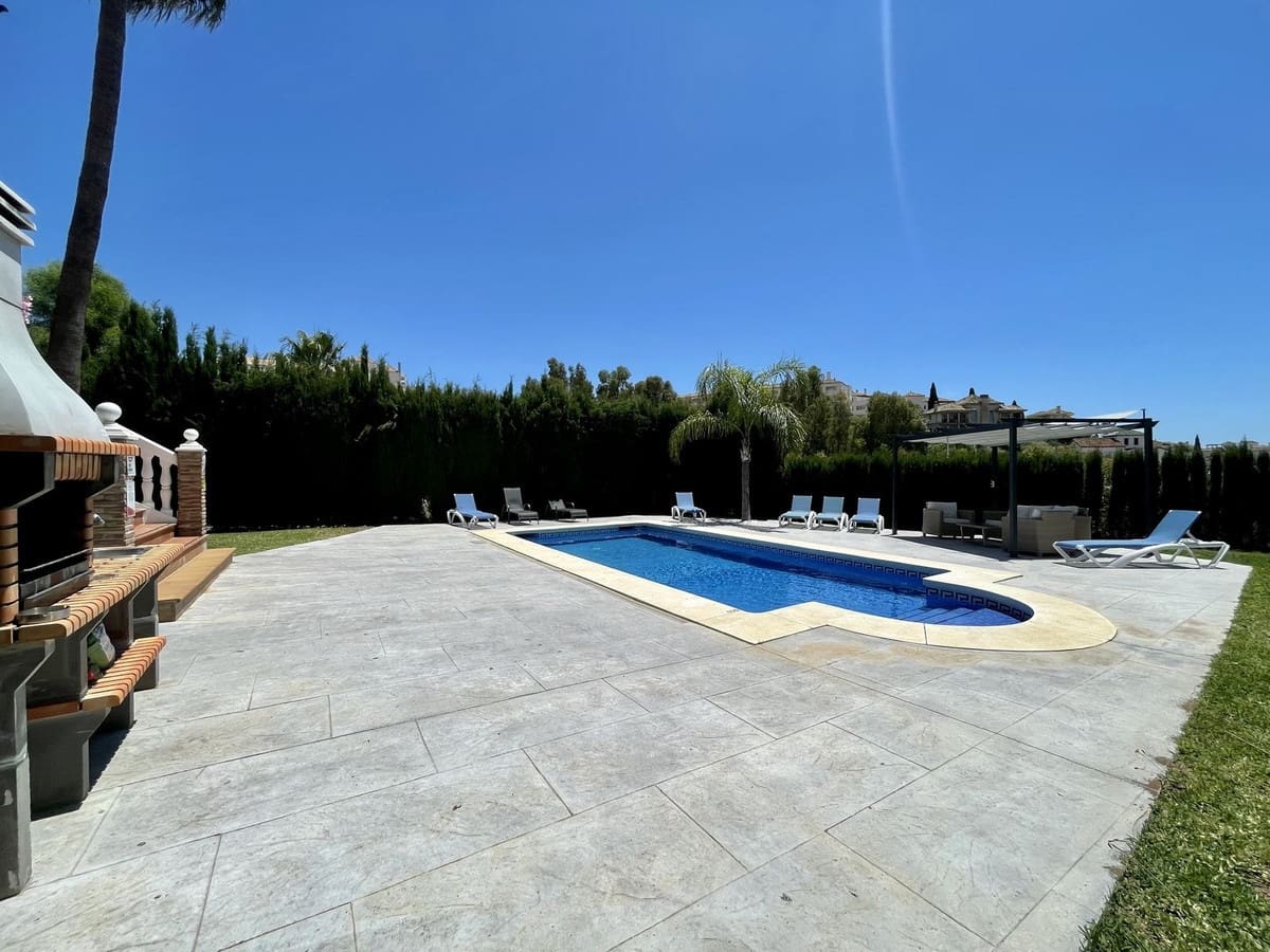 4 bedroom Villa for sale in Mijas Golf with pool garage - € 999,999 (Ref: 9613975)