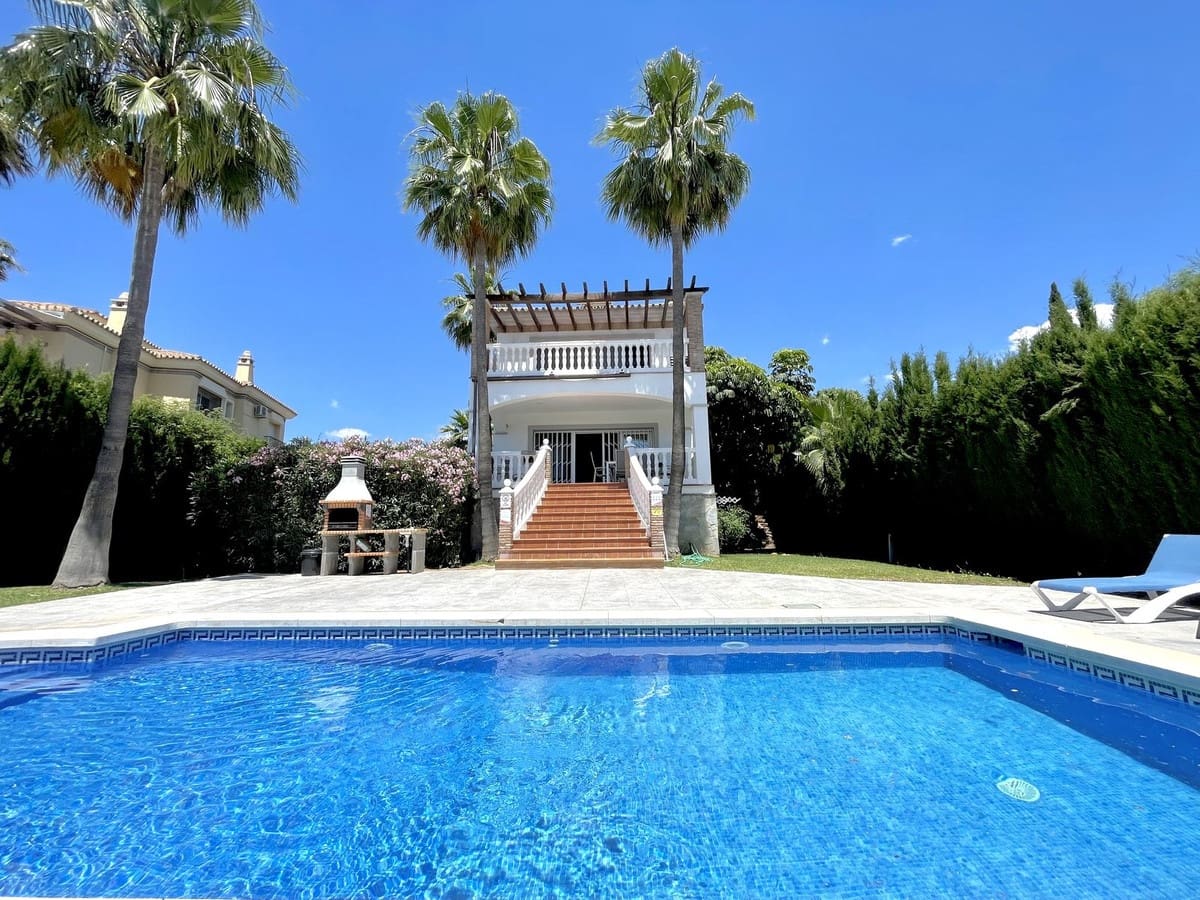 4 bedroom Villa for sale in Mijas Golf with pool garage - € 999,999 (Ref: 9613975)