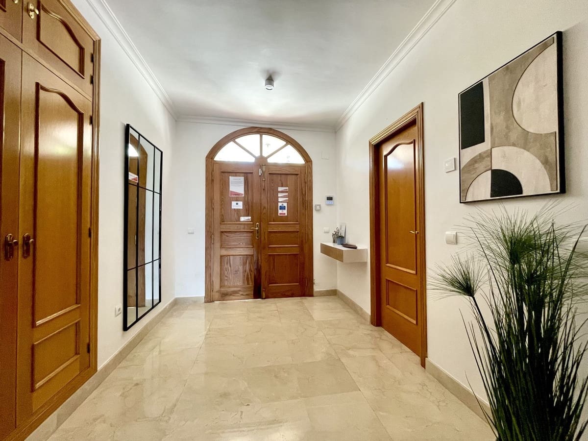 4 bedroom Villa for sale in Mijas Golf with pool garage - € 999,999 (Ref: 9613975)