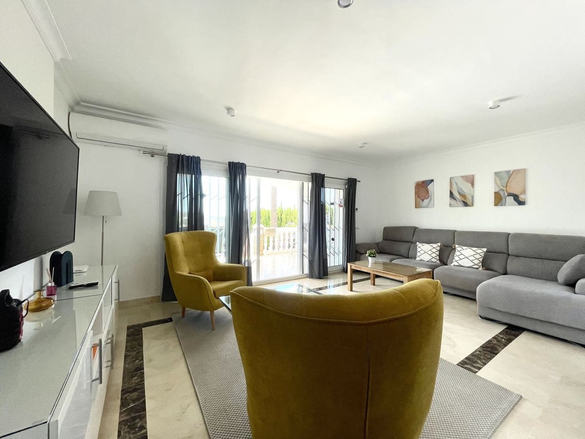 4 bedroom Villa for sale in Mijas Golf with pool garage - € 999,999 (Ref: 9613975)