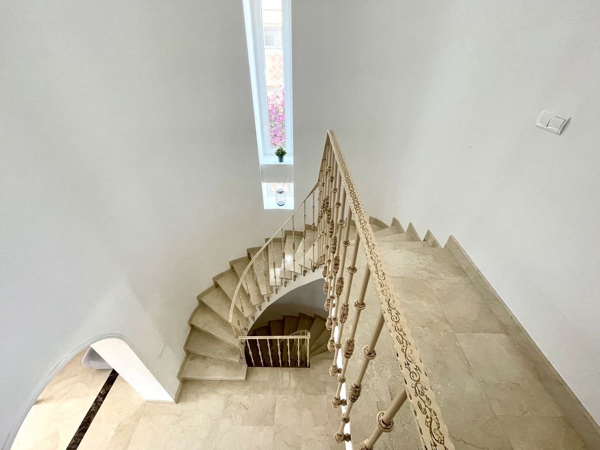 4 bedroom Villa for sale in Mijas Golf with pool garage - € 999,999 (Ref: 9613975)