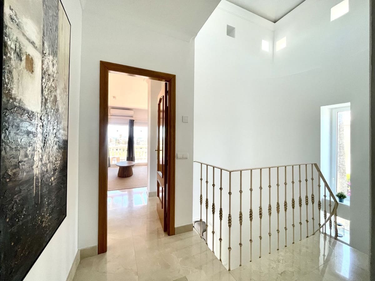 4 bedroom Villa for sale in Mijas Golf with pool garage - € 999,999 (Ref: 9613975)