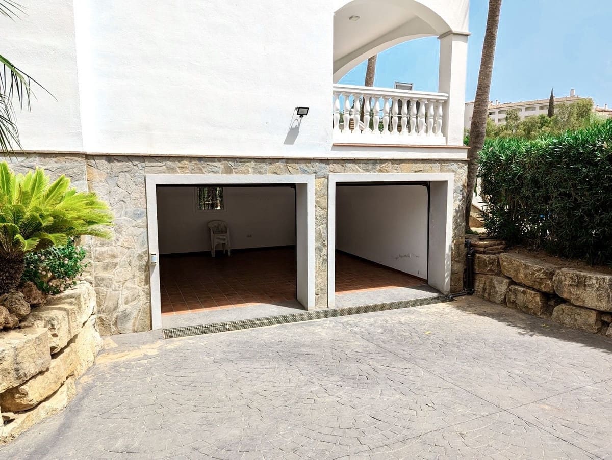 4 bedroom Villa for sale in Mijas Golf with pool garage - € 999,999 (Ref: 9613975)